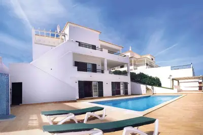 Image de BnB Homes Villa Verde avec 4 chambres, piscine, vue marina, Bbq & jardin paysagé