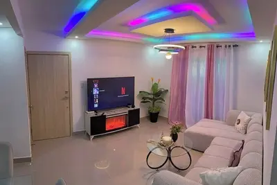 Image de Bienvenido a tu hogar a tan solo 15 minios de aeropuerto 3 habitaciones 3 baños.