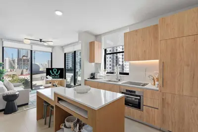 Image de Free Parking | Downtown Condo | Rooftop Pool