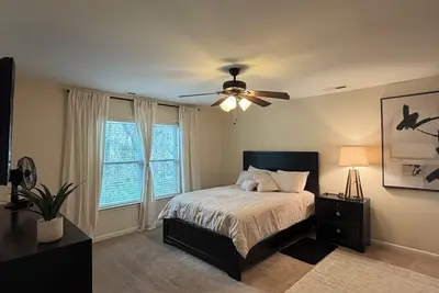 Image de 2-bedroom condo - peaceful wooded patio, close to beach, shopping & restaurants