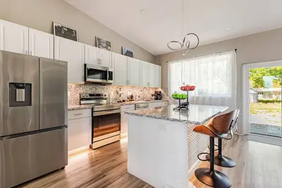 Image de Modern 4br/4ba Home Near Beach & Cruise Port in vibrant Space Coast, Fl