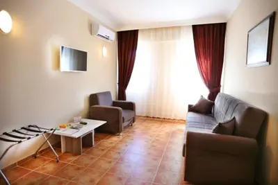 Image de Havuzlu Geniş 1+1  Ev konforunda Tatil Muğla Marmaris