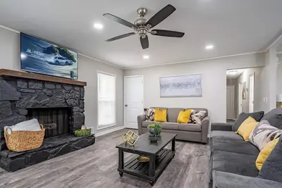 Image de Grey Ranch 3br - Near Parks & Dining!