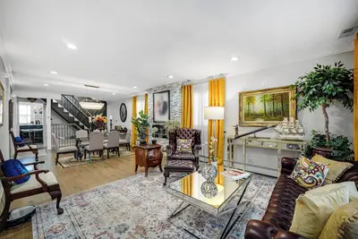 Image de Location, large luxury house - safe and close to everything.