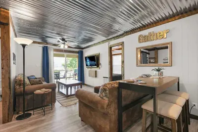 Image de Lake Life Cabin - Lakefront Table Rock Lake