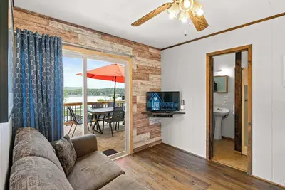 Image de Dogwood Cabin - Lakefront on Table Rock Lake