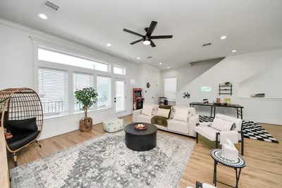 Image de Fifa Luxury Game House w Rooftop, Downtown Views, Arcade, 3br, 3. 5 Bath Sleeps 8
