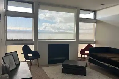 Image de Modern private ocean-view 2-bedroom mother-in-law with hot tub, walk to beaches.