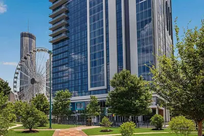 Image de Margaritaville Studio Deluxe in heart of downtown Atlanta perfect for World Cup