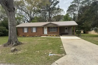 Image de Delightful 3-bedroom house with central heating and cooling in charming Anniston