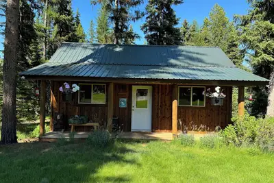 Image de 1-bedroom cabin in charming Swan Valley. Panoramic Mountain/wildlife views