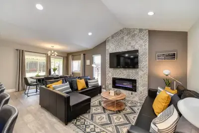 Image de The Olive House: Charming 3br Gem, Pet Friendly, Fully Gated, NearDowntown Shops