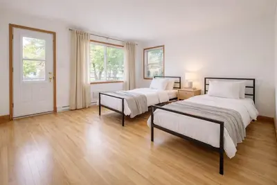 Spacious 2br, Near Metro, Full Kitchen