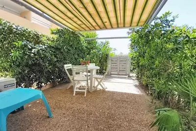 Image de A 60 m de la plage - studio cabine climatisé avec terrasse et parking privé