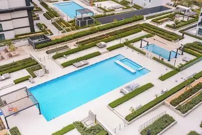 Image de Free housekeeping visits during your stay - StayShort - 2 Bedroom sleeps 4 in Dubai Hills with Balcony!