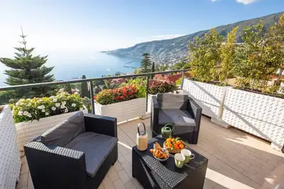 Image de Infinity Blue - Sunny Apartment With The View