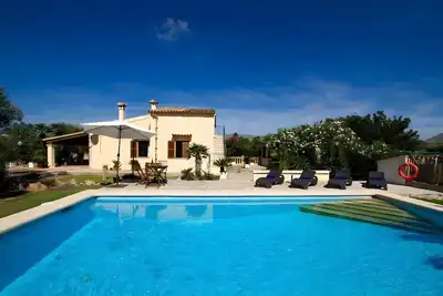 Image de Villa 'L'Embat' avec vue sur les montagnes, piscine privée et Wi-Fi