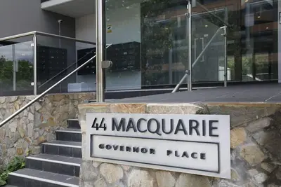 Governor Place - Executive Central Apartment