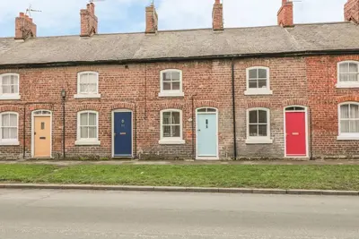 58 Westgate, parking, WiFi, in Pickering