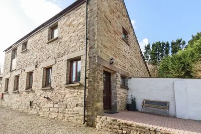 Kingfisher Barn, East Taphouse