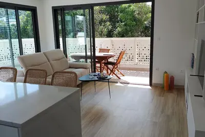 Image de T3 lumineux, terrasse & vue montagne – L'Étang-Salé, parking gratuit