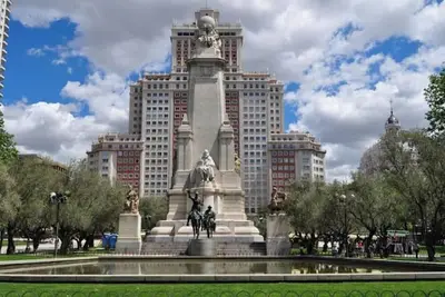 Image de Stylish Green Retreat with Jacuzzi in the Heart of Madrid