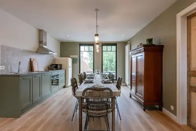 Spacious Retreat for 10 Guests in Oedelem