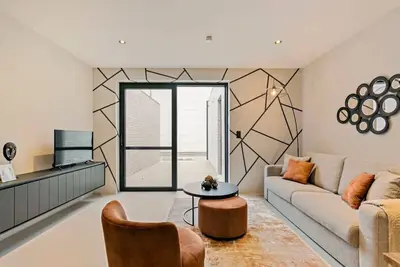 Image de Stylish apartment w/ backyard & private entrance