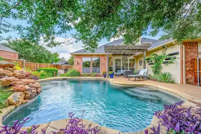 Ultimate Retreat w/ Private Pool & Games|20 Guests