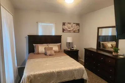 Image de Fully Furnished Corporate Rental - 2 Kitchens + Private Suite - 30+ Day Stays