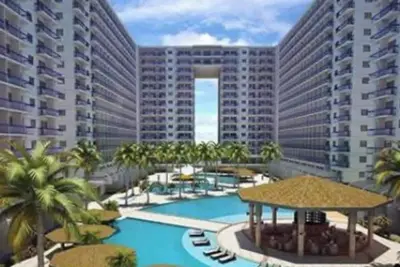 Chic Retreat 1Br condo w/Balcony  Overlooking Moa