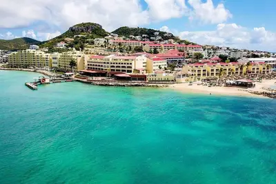 Image de 2-story Beachfront Unit in Simpson Bay, St. Maarten! Step right onto the beach!