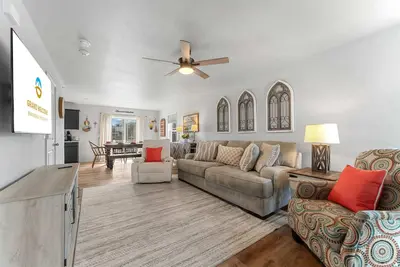 Image de Trolly Inn – Hot Tub, Walkable
