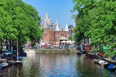 Image de Spacious 5-bedroom apartment next to Nieuwmarkt Square in Central Amsterdam