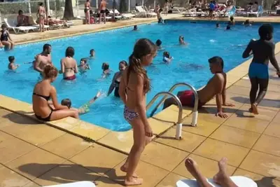 Image de Camping 3 étoiles - Piscine  - ccbfgcb