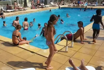 Image de Camping 3 étoiles - Piscine  - ccbfgcg