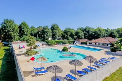 Image de Camping 3 étoiles - Parc aquatique - ccbfge0