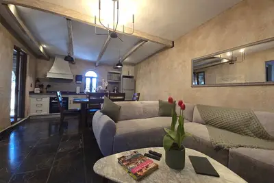 Image de Zeus Apartment: Style and Comfort in Val’Quirico