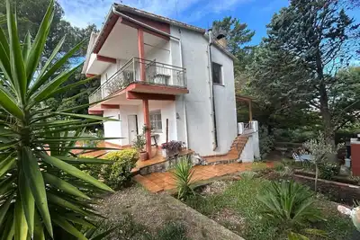 Image de Family home in a wooded area