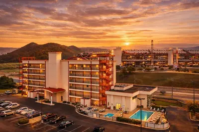 Image de It’s Bristol Baby! ! Walk to the track!