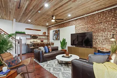 Image de Spacious 4br Condo | Heart of Downtown Savannah
