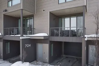 Image de Modern Hideaway with Private Terrace in Downtown