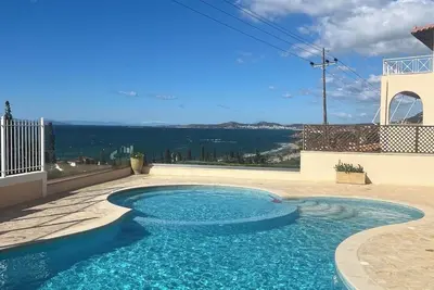 Image de Seaview Villa Lagonissi | 7-min Walk to Beach Pool & SunsetViews |Athens Riviera