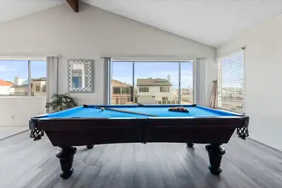 Walk-to-Beach Stay w/ Pool Table & Bikes