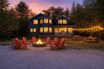 Image de Lake Huron Beach House 10 minutes from Mackinaw City, Kayaks, Gym, Amazing Views