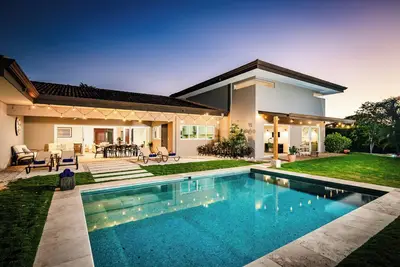 Image de Exclusive 5-Bedroom Oasis with Beach Club Access + Private Pool