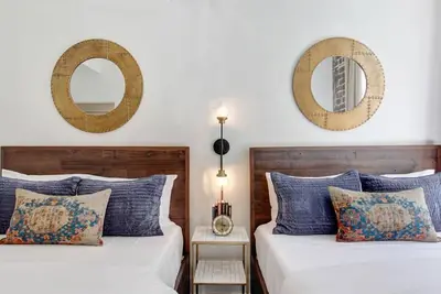 Image de Contemporary 2br Condo | Heart of Savannah