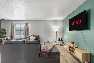 Image de Fifa | 3 Min Walk to At&T | 2br | Free Parking!