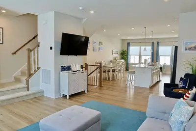 Image de Bayside Break | Rooftop Deck + Resort Pools & Gym