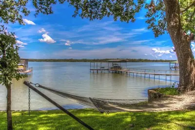 Image de Luxury Lakefront Home on Eagle Mountain Lake, Sleeps 14, Hot Tub, Private Dock
